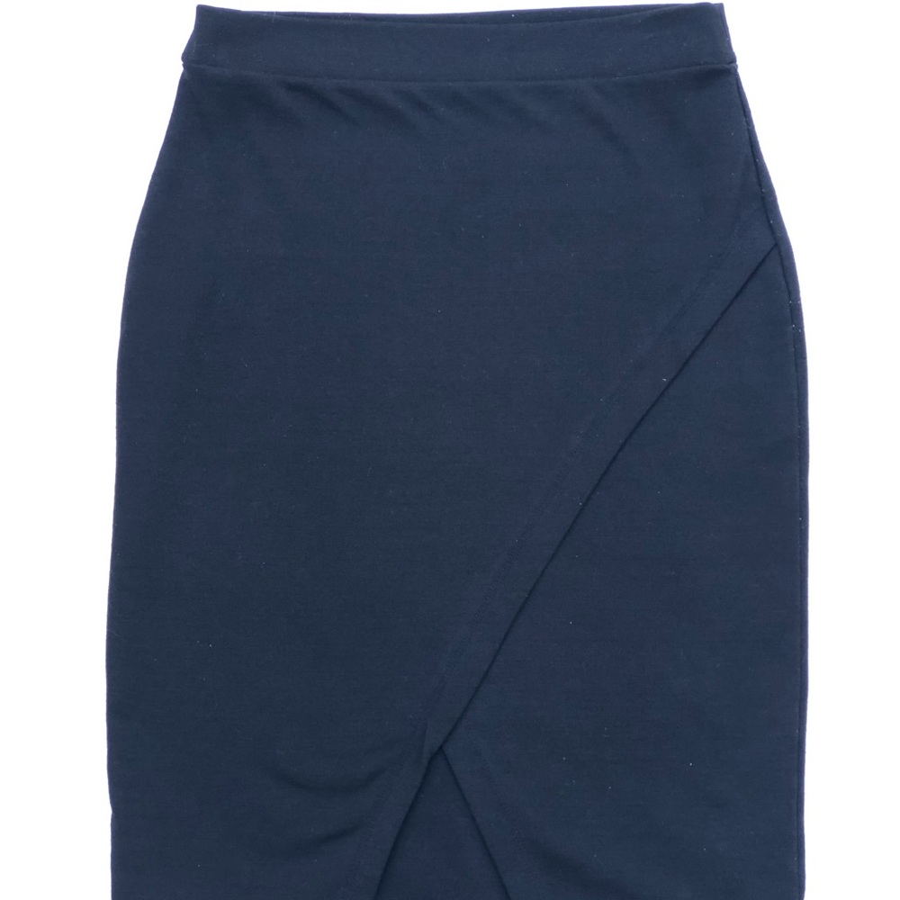 Black pencil skirt ✏️